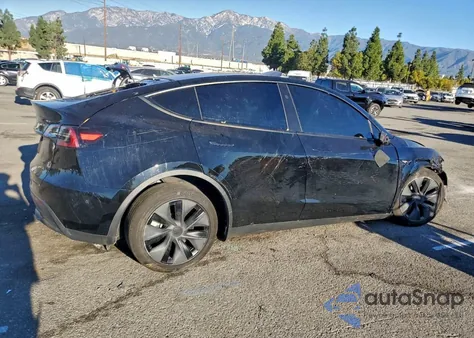 2025 Tesla Model Y z USA, uszkodzony, nr VIN 7SAYGDEDXSF250659